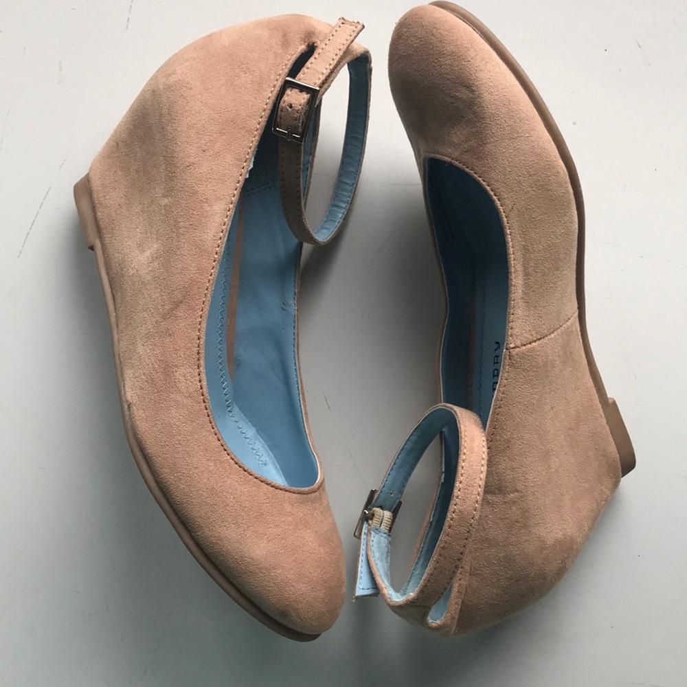 Chinese Laundry wedge size 7